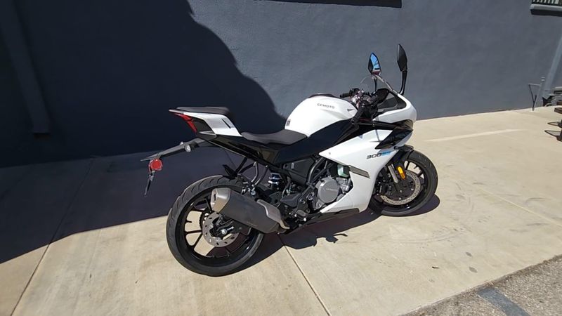 New 2025 CFMOTO 300SS Image 3
