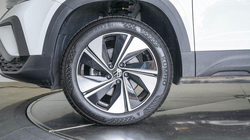 2024 Volkswagen Taos 1.5T SEImage 11