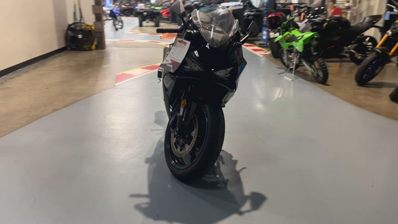2025 Kawasaki Ninja�� ZX���-6R ABS KRT Edition Image 3