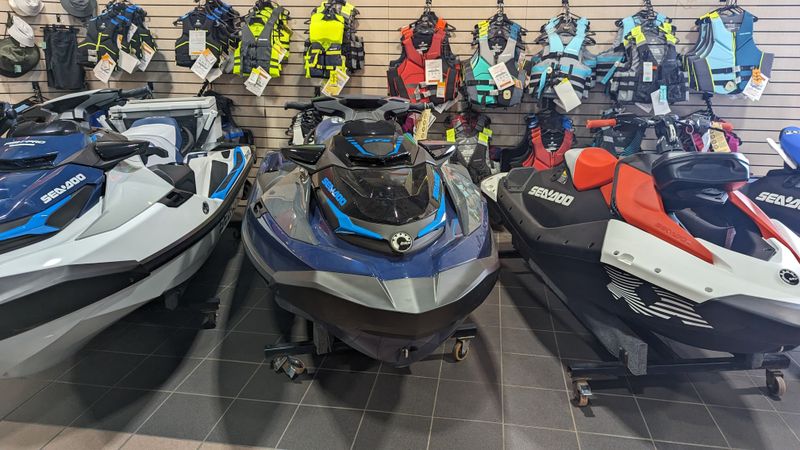2024 SEADOO GTX 300 WITH SOUND SYSTEM IDF BLUE ABYSS AND GULFSTREAM BLUE Image 5