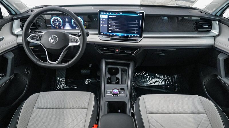 New 2025 Volkswagen Tiguan 2.0T SEImage 13