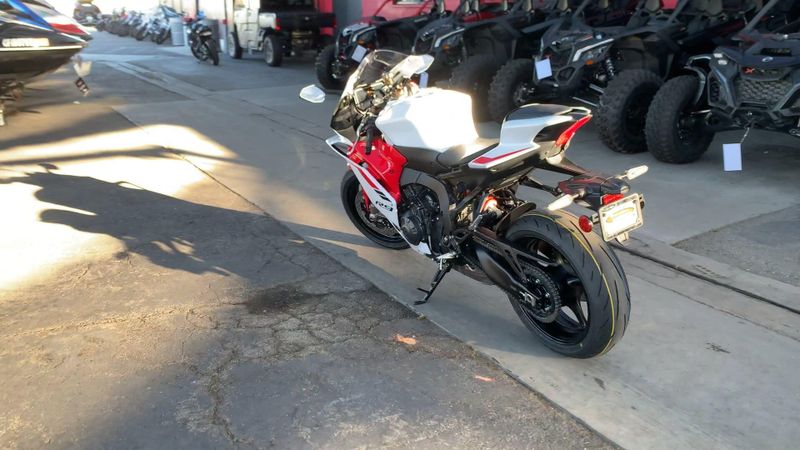 New 2025 Yamaha YZF-R9 Image 7