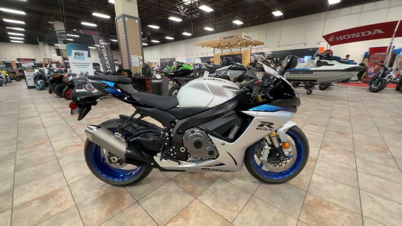New 2026 Suzuki GSX-R750 Image 2