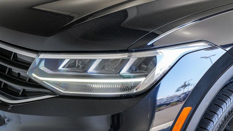 2023 Volkswagen Tiguan 2.0T SE R-Line BlackImage 8