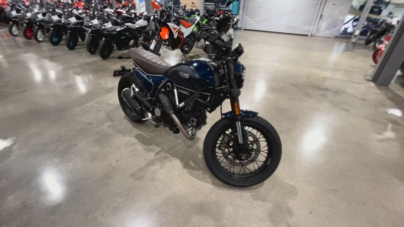 New 2025 Ducati SCRAMBLER 800 NIGHTSHIFT Image 2