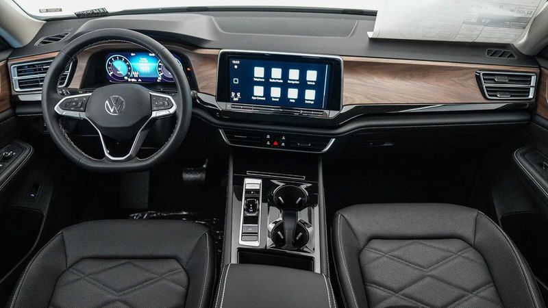2025 Volkswagen Atlas 2.0T SE w/TechnologyImage 13