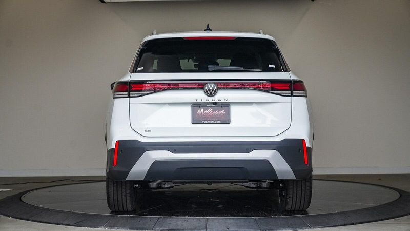 New 2025 Volkswagen Tiguan 2.0T SEImage 3