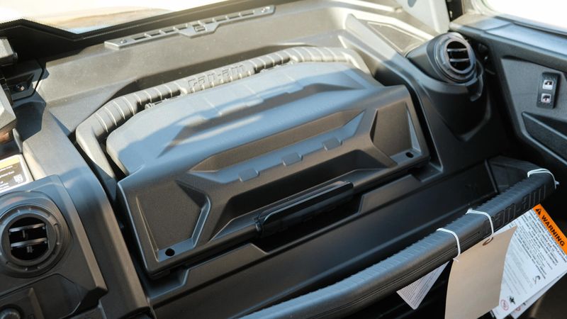 2025 Can-Am DEFENDER MAX LIMITED CAB HD10 DESERT TAN AND STEALTH BLACK Image 12