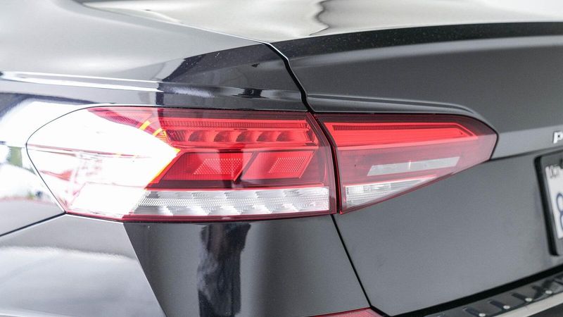 2022 Volkswagen Passat 2.0T SEImage 9
