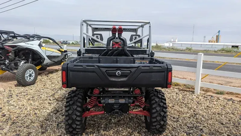 2024 Can-Am DEFENDER MAX X MR WITH HALF DOORS HD10 HYPER SILVER AND LEGION REDImage 5