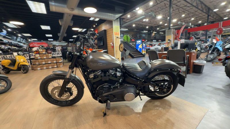 Used 2019 Harley-Davidson SOFTAIL STREET BOB Image 5