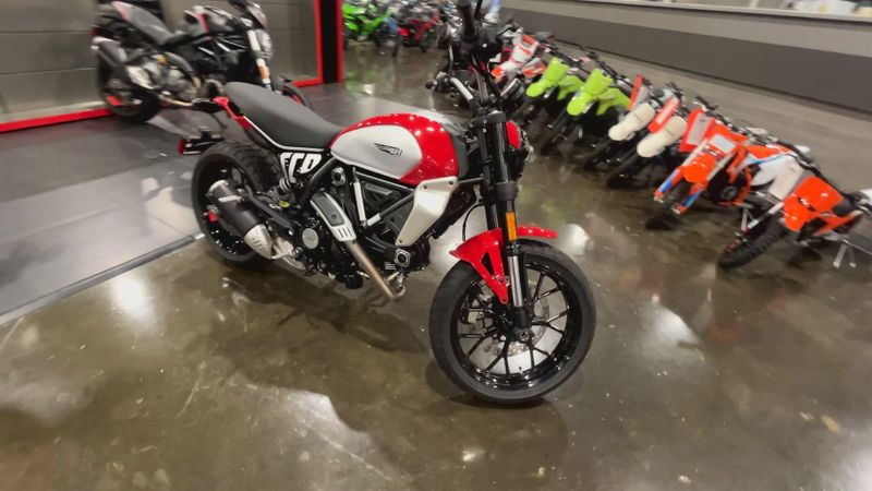 New 2025 Ducati SCRAMBLER 800 ICON Image 2