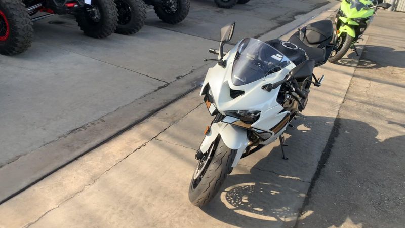 New 2026 Kawasaki NINJA ZX-6R ABS Image 4