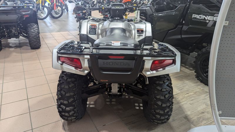 2024 Honda FOURTRAX RUBICON 4X4 MATTE SILVER METALLIC Image 6