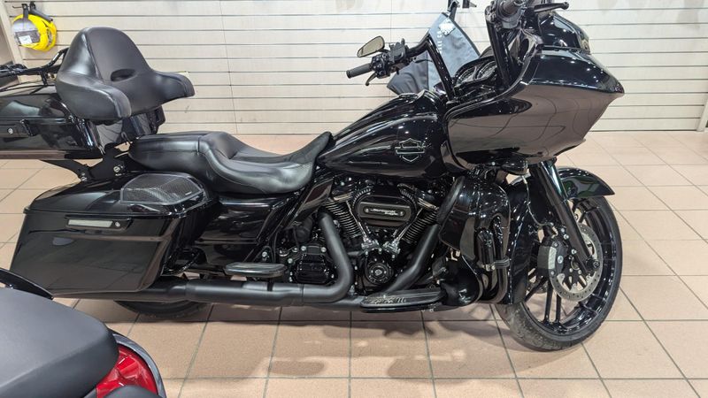 2018 HARLEY ROAD GLIDE SPECIALImage 1