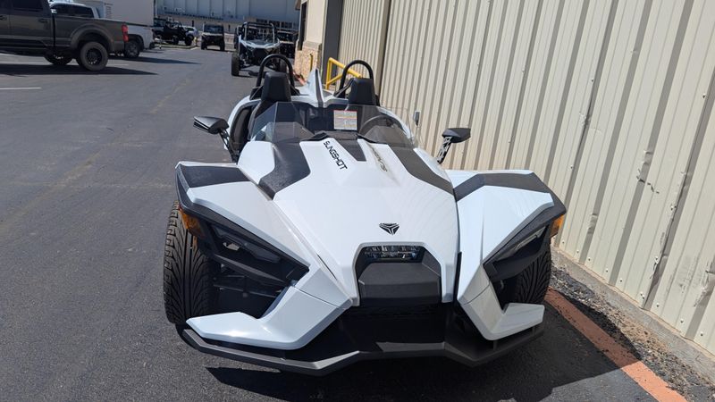 2024 Polaris SLINGSHOT S WITH TECHNOLOGY PACKAGE AUTODRIVEImage 3