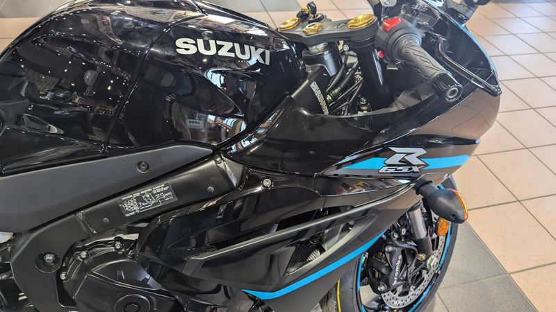 2024 Suzuki GSXR1000 CAImage 9