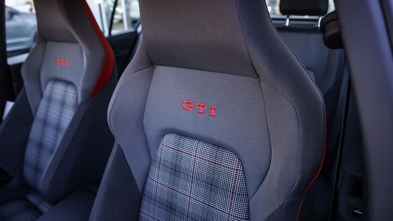 2024 Volkswagen Golf GTI SEImage 27