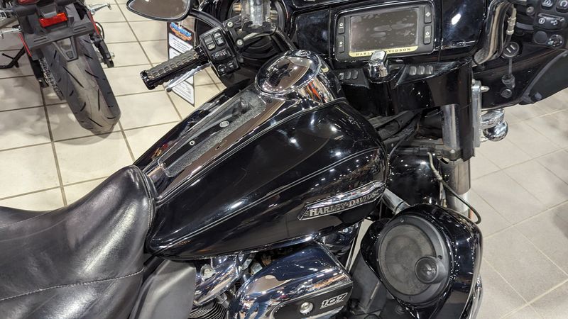 2018 HARLEY ELECTRA GLIDE ULTRA CLASSICImage 9