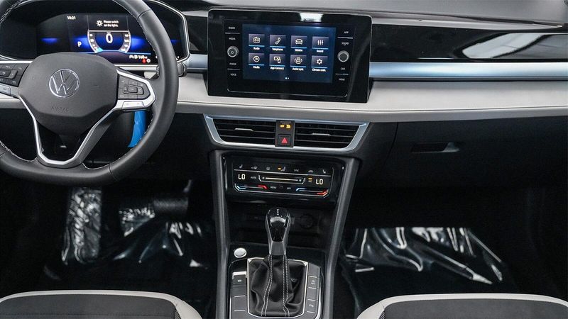 New 2025 Volkswagen Taos 1.5T SEImage 14