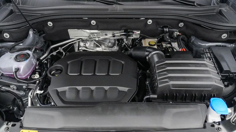 New 2025 Volkswagen Atlas 2.0T Peak EditionImage 12