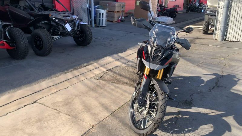 New 2025 Suzuki V-STROM 800DE Image 4