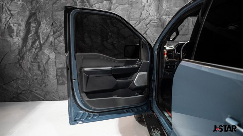 2023 Ford F-150 Raptor photo 3