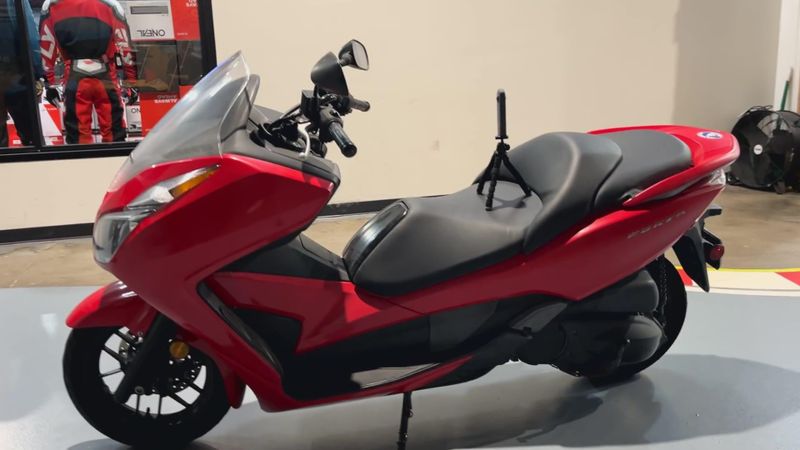 Used 2015 Honda FORZA Base Image 6