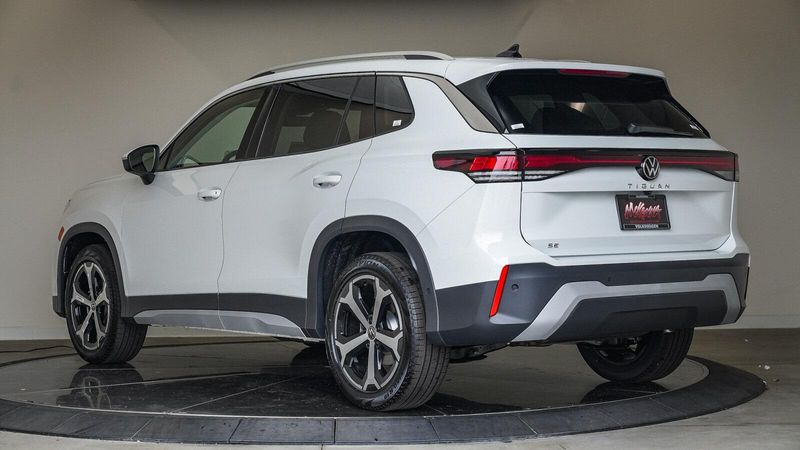 New 2025 Volkswagen Tiguan 2.0T SEImage 2
