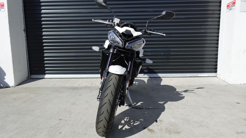New 2025 Triumph Street Triple 765 R 