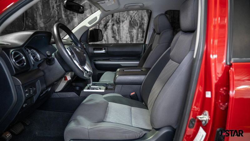 2017 Toyota Tundra SR5 photo 3