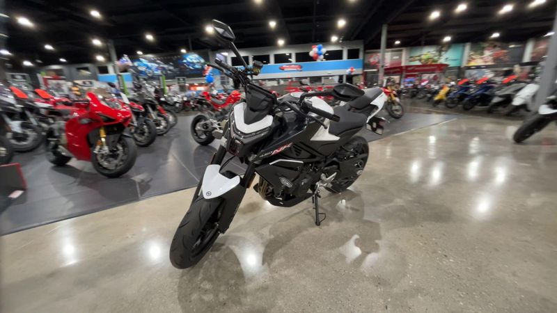 2025 CFMOTO 450NK Image 4