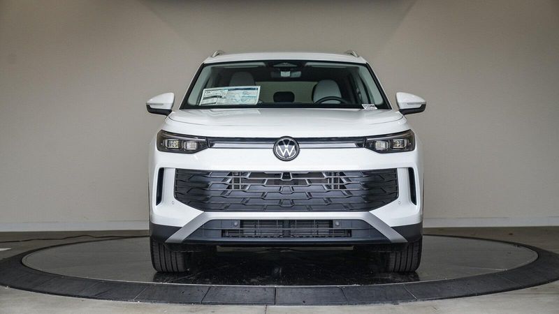 New 2025 Volkswagen Tiguan 2.0T SEImage 6