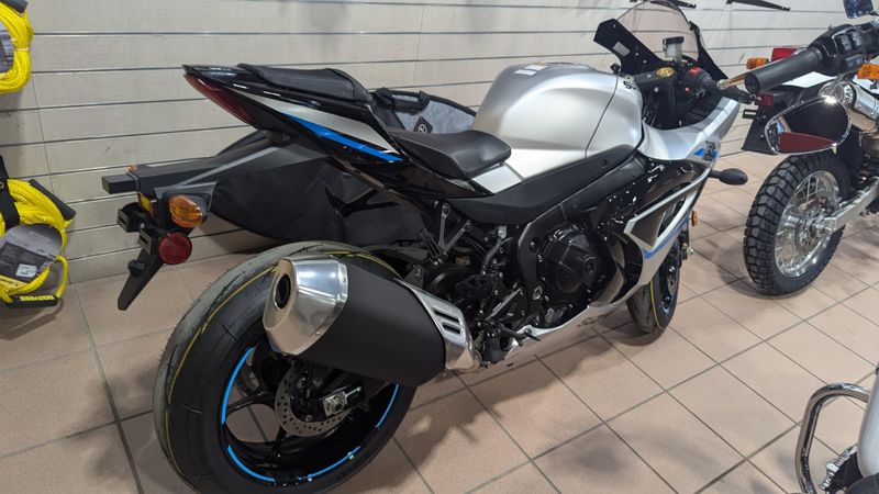 2025 Suzuki GSXR 1000Image 3