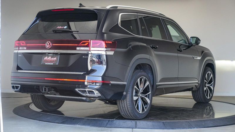 New 2025 Volkswagen Atlas 2.0T SEL Premium R-LineImage 4