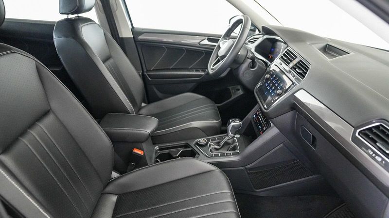 2022 Volkswagen Tiguan 2.0T SEImage 16