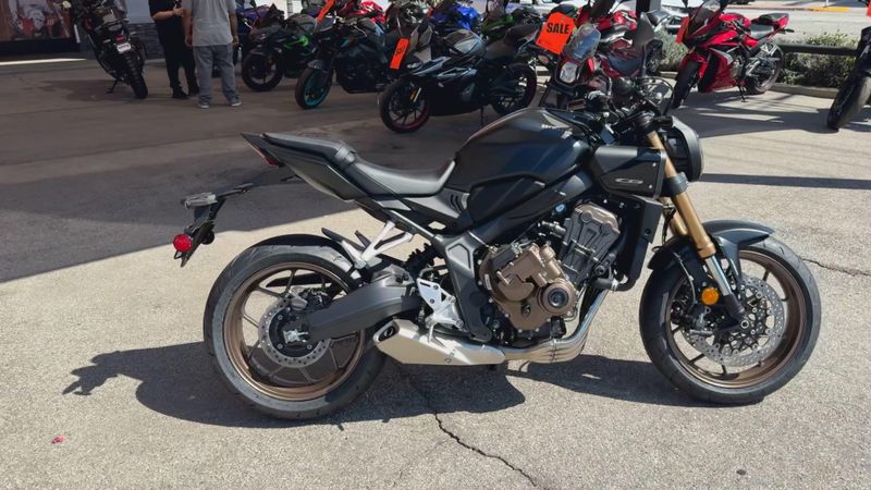 New 2026 Honda CB650R E-CLUTCH Image 5