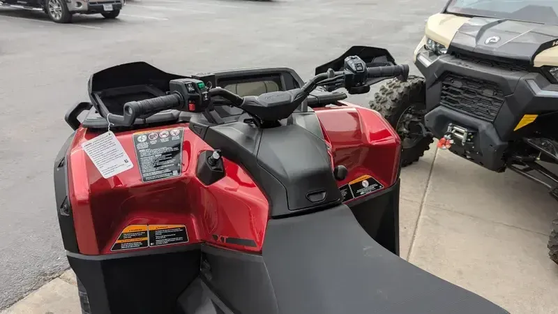 2025 Can-Am OUTLANDER MAX XT 1000R FIERY REDImage 11