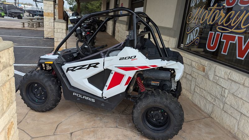 2023 Polaris RZR 200 EFI  WHITE LIGHTNING  INDY REDImage 1