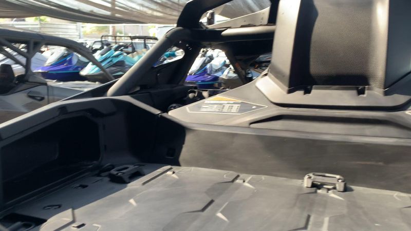 2025 Can-Am MAVERICK R X RS 999T DCT Image 2