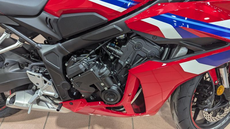 2024 Honda CBR650R Image 7