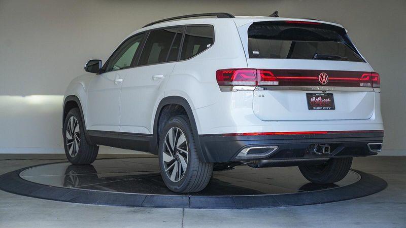 2025 Volkswagen Atlas 2.0T SE w/TechnologyImage 2