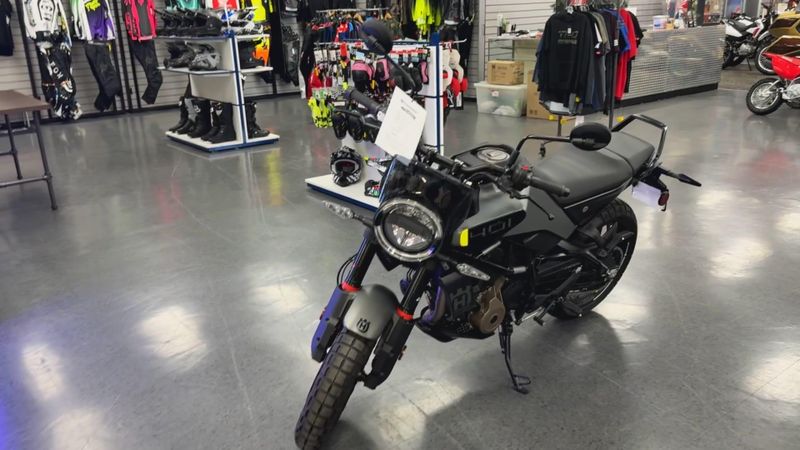 New 2024 Husqvarna SVARTPILEN 401 Image 8