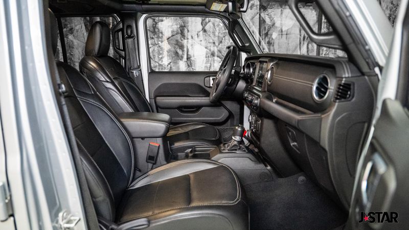 2023 Jeep Wrangler Sahara 4xe photo 10