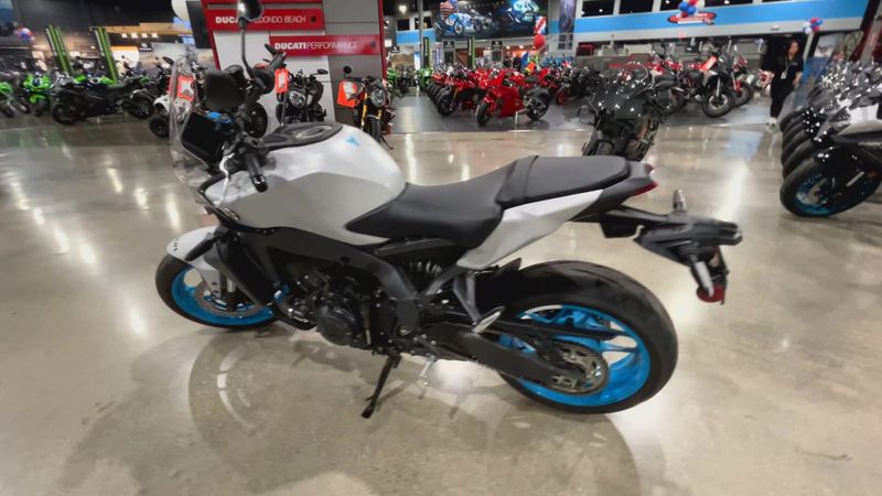 Used 2025 Yamaha MT-09 Image 5