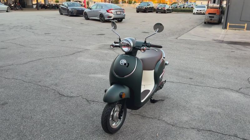 New 2024 Honda Metropolitan Image 4