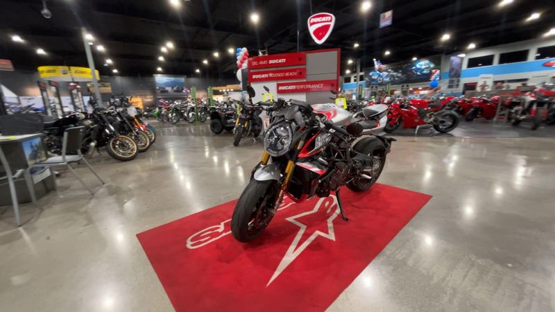 Used 2022 Mv Agusta BRUTALE 1000 NURBURGRING Image 4