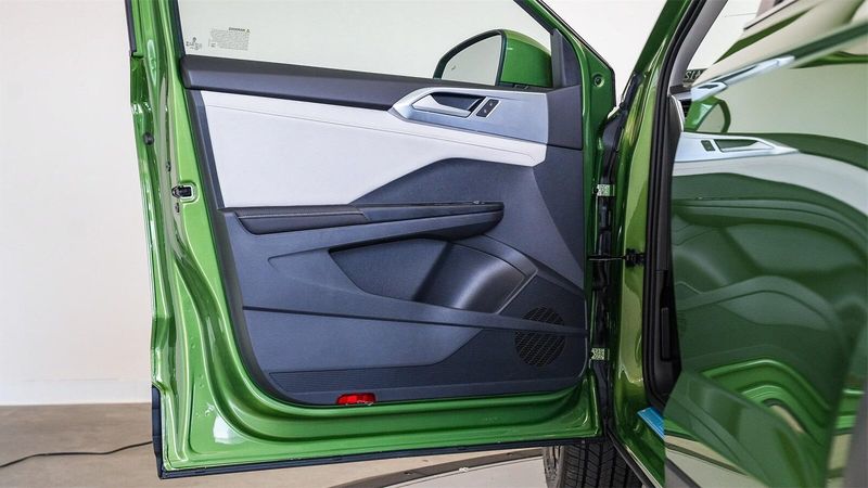 New 2025 Volkswagen Taos 1.5T SEImage 21