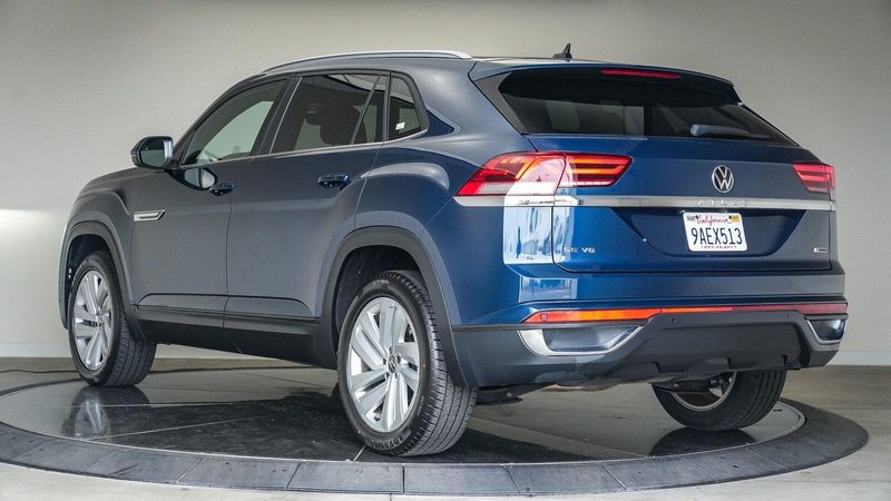 Used 2022 Volkswagen Atlas Cross Sport 3.6L V6 SE w/TechnologyImage 2
