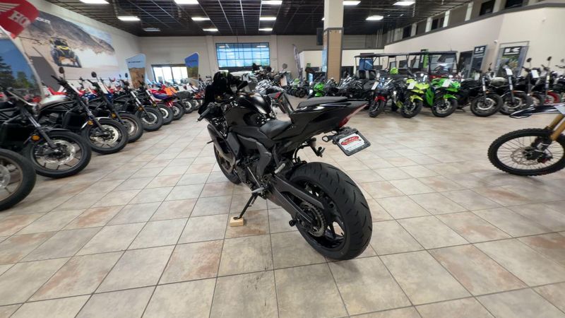 Used 2025 Yamaha YZF-R7 CA Image 7